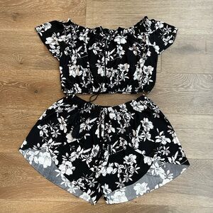 Women’s Floral Off-Shoulder Top and Shorts Swim Cover Up Set Size M